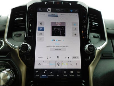 2022 RAM 1500 Laramie Crew Cab 4x4 5'7' Box